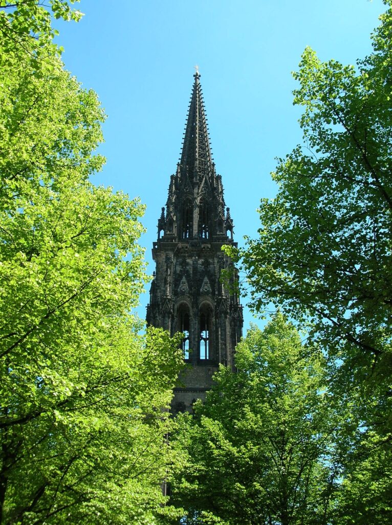 Kirchturm von St. Nikolai in Hamburg